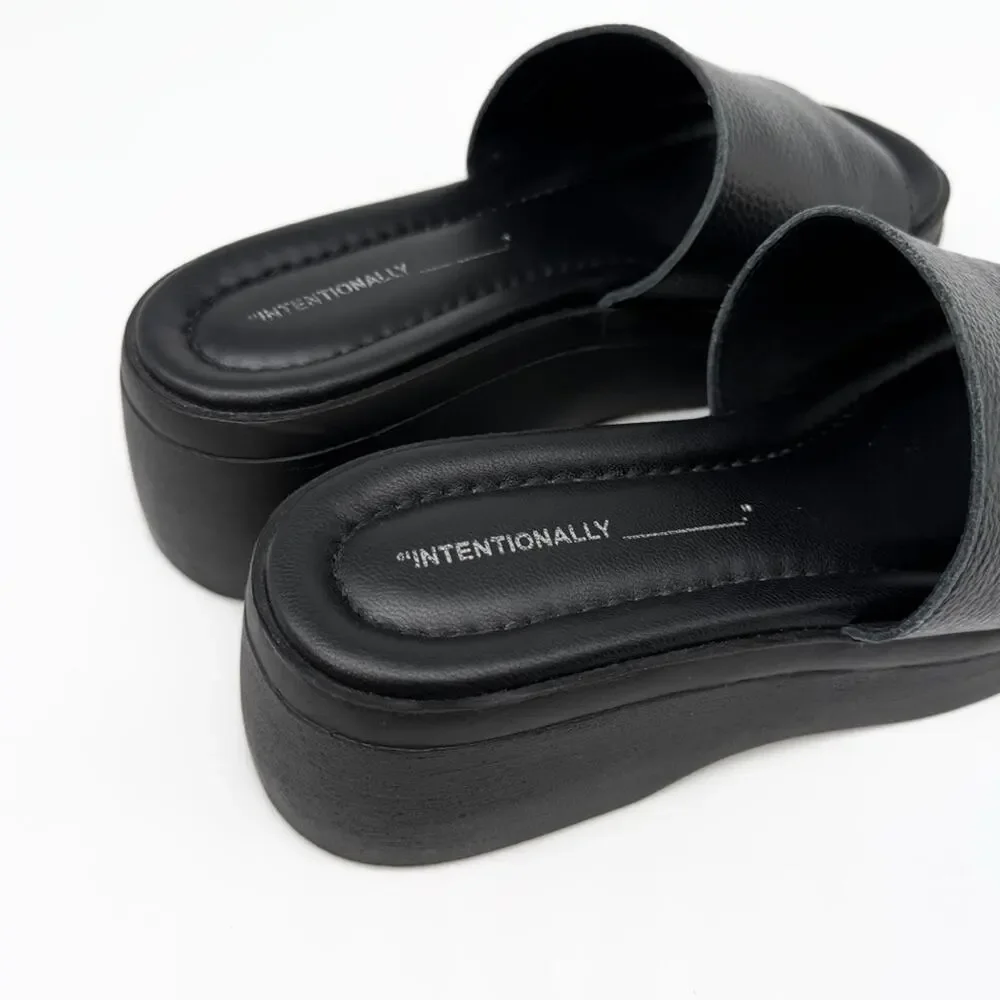 INTENTIONALLY BLANK Essex Platform Wedge Sandal Black Leather 39